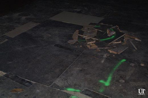 Sommer 2010: Austausch maroder Fußbodenplatten