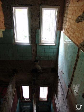 2007: Fußboden in den Toiletten muß neu aufgebaut werden